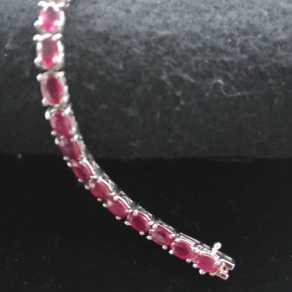 Genuine ruby tennis bracelet - Picture 11 of 15
